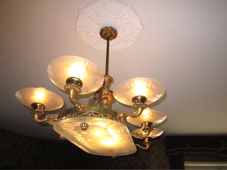 Elegant chandelier Liberty