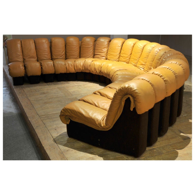 Segmented modular sofa consisting of 20 sections hinged and zippered together.With a fiber fleece base in chocolate brown.<br />
Designed by Ueli Berger,Heinz Ulrich+Eleanora Peduzzi-Riva.<br />
Manufactured by Stendig.