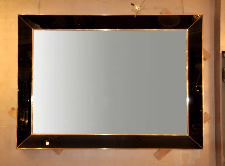 Mirror with alongside of black mirror of 5.5 inches. Can be set in the opposite.