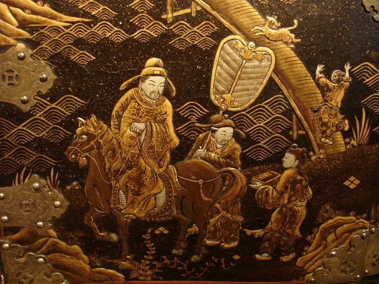 Ein japanisches Export-Lackkabinett auf einem vergoldeten Peranakan-Ständer (20. Jahrhundert)