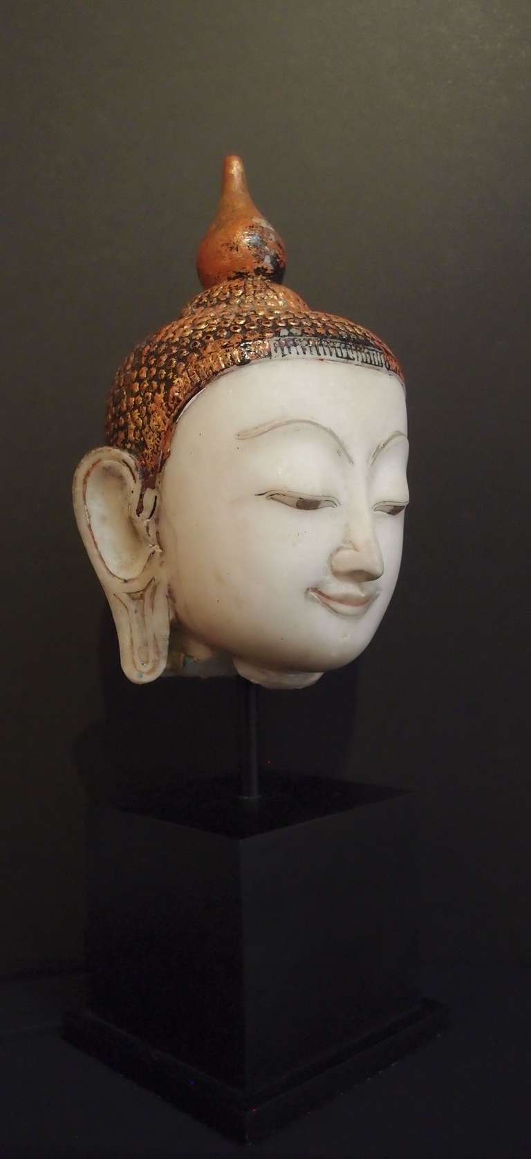 A Burmese Marble Head of the Buddha In Good Condition In Austin, TX
