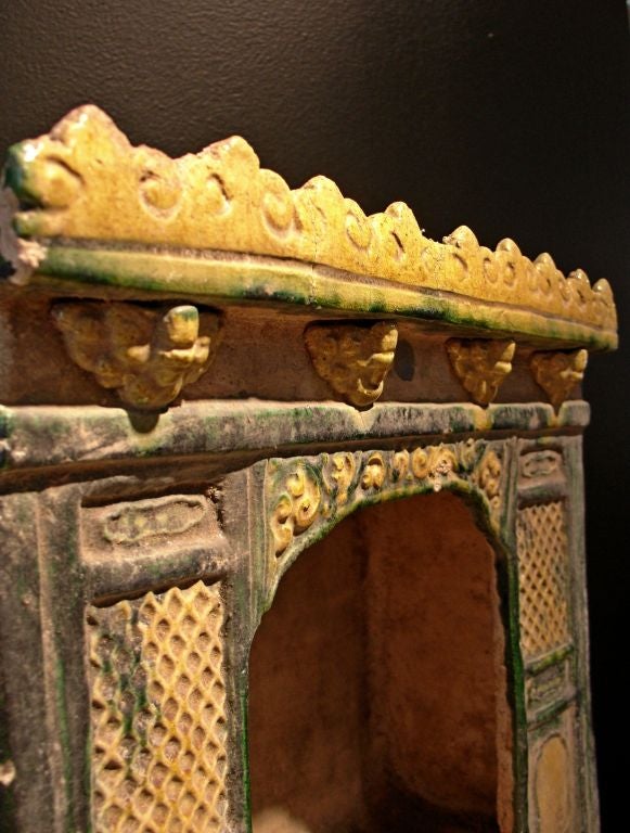 Chinesische Ming Dynasty Sancai Glazed Pottery Architectural Model, 16. Jahrhundert (Töpferwaren) im Angebot