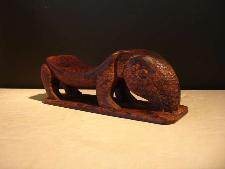 Indonesian Tribal Anteater Form Headrest, Irian Jaya, Mid-20th Century For Sale 1