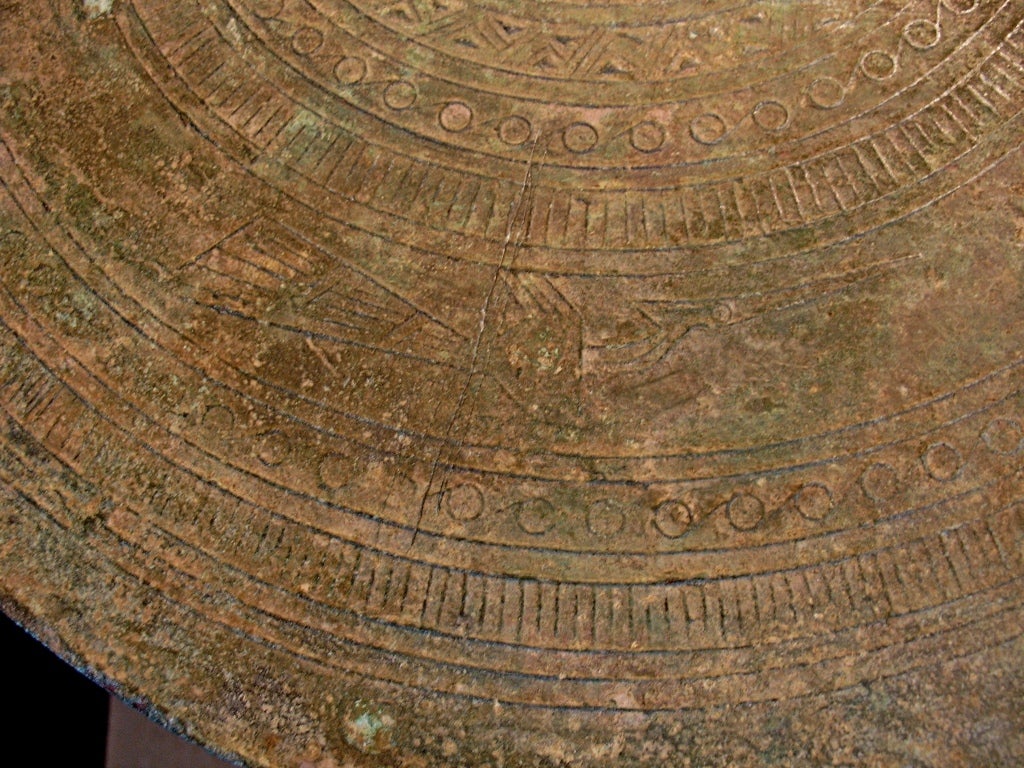 Vietnamese Dong Son Culture Ritual Bronze Drum, 4th-3rd Century BC, Vietnam For Sale