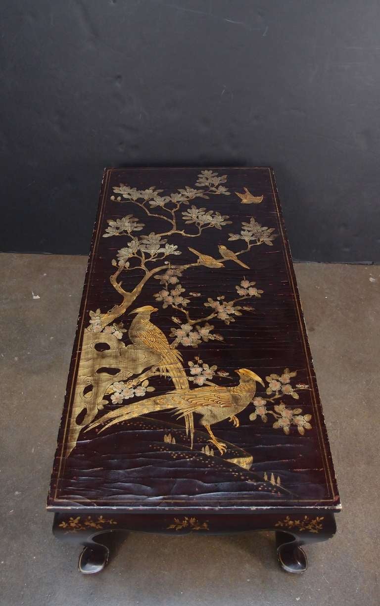 French Chinoiserie Brown Lacquer and Gilt Decorated Coffee Table For Sale