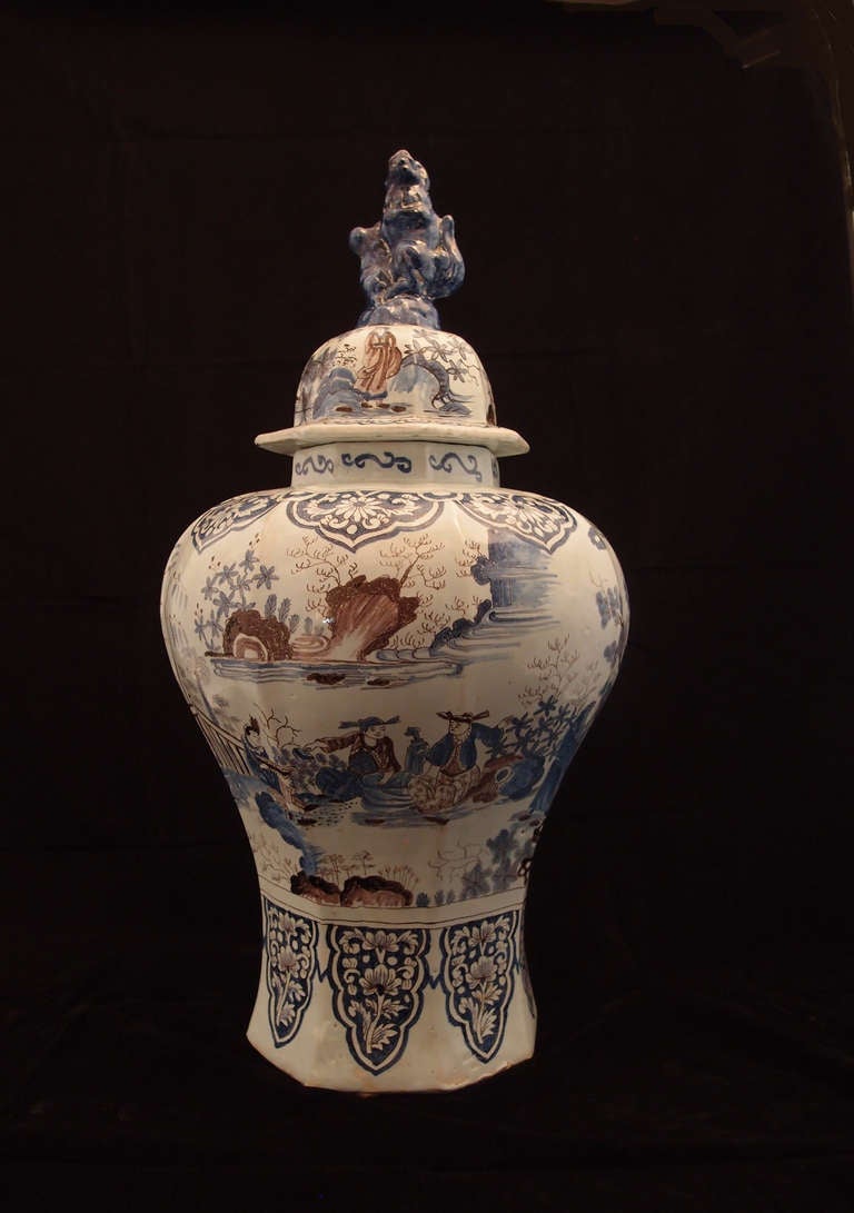Large Pair of Delft Chinoiserie Decorated Covered Octagonal Baluster Jars In Good Condition In Austin, TX