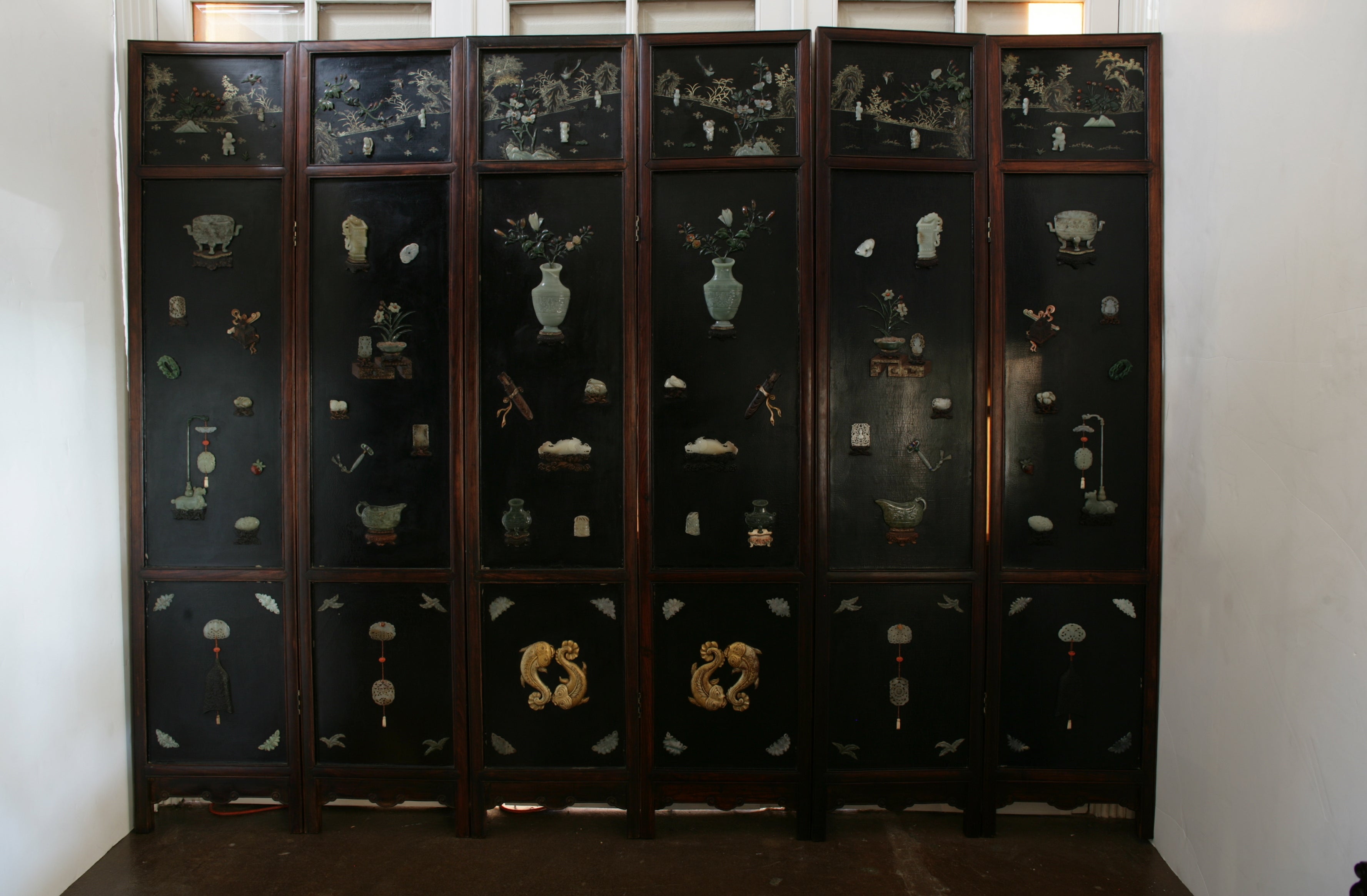Sechsteiliger Raumteiler aus chinesischem Hartholz, Lack und Jade aus dem frühen 19. Jahrhundert im Angebot