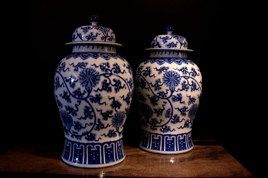 A Pair Of Chinese Blue And White Covered Temple Jars At 1stdibs A Lovely Pair Of Chinese Hand Painted Blue And White Temple Jars Complete With Original