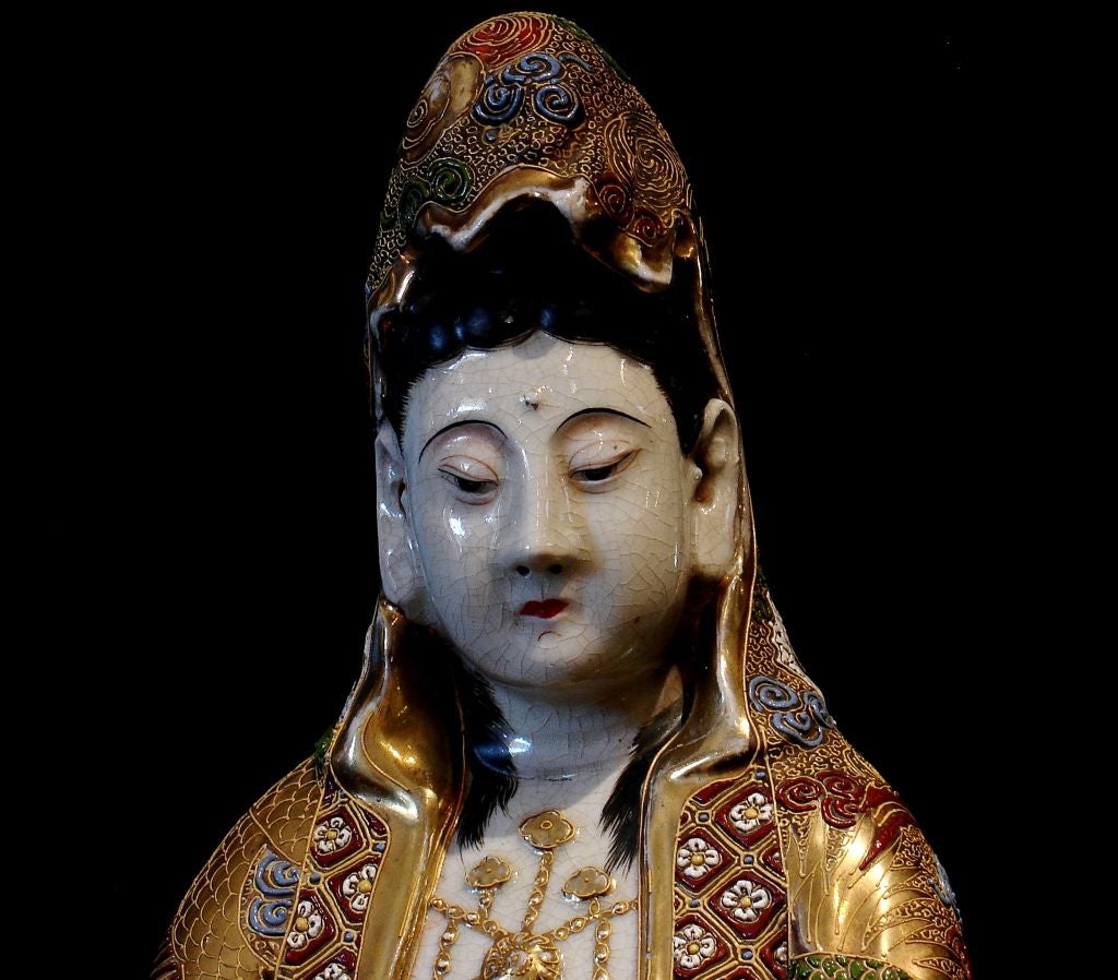 A Japanese Satsuma-Kutani Hybrid Style Figure of Kannon 5