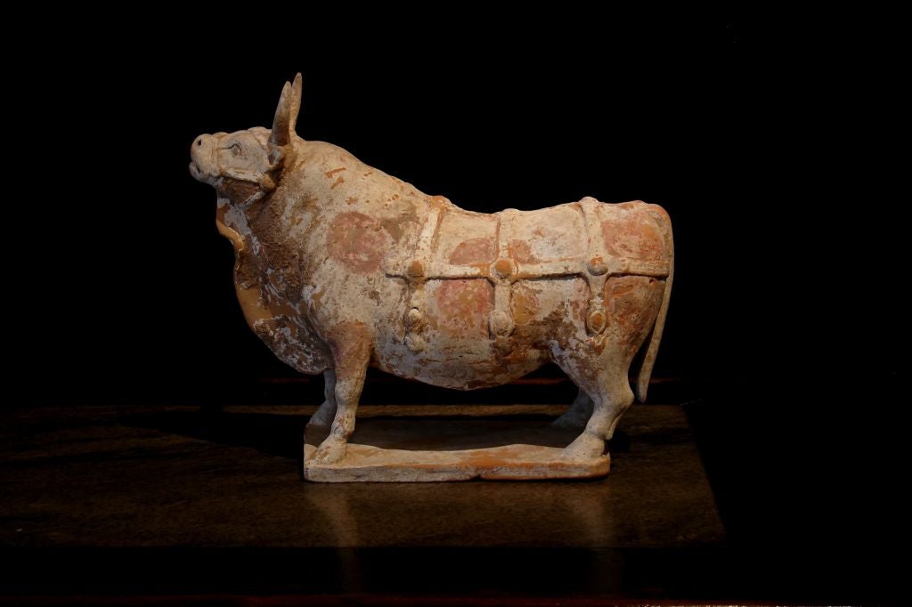Northern Qi Dynasty Pottery Model of an Ox and Cart In Excellent Condition For Sale In Austin, TX