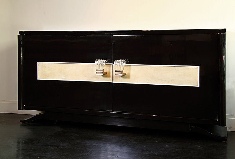 French A black lacquer chest of drawers For Sale