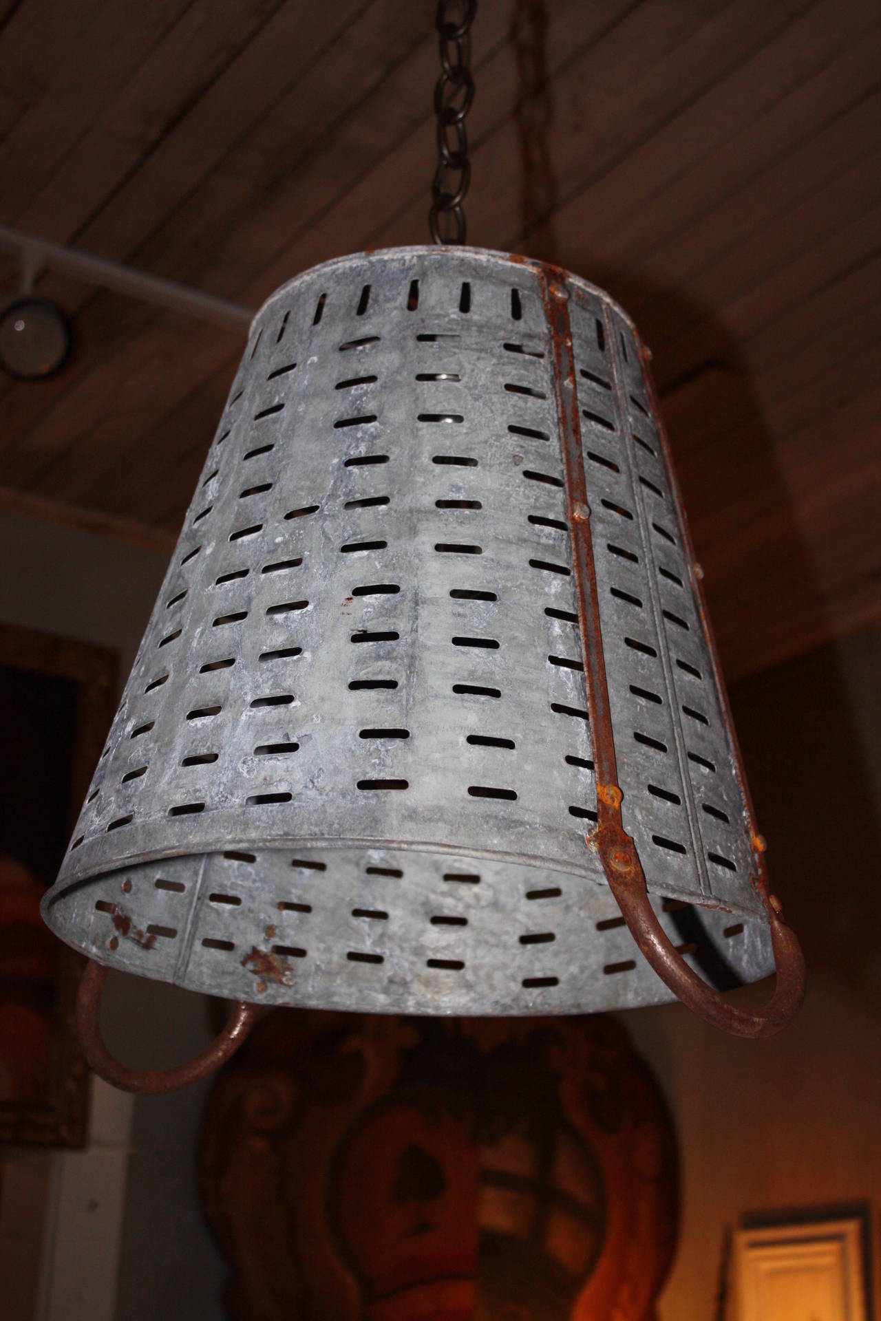 Hanging Olive Basket Light In Excellent Condition For Sale In Fairhope, AL