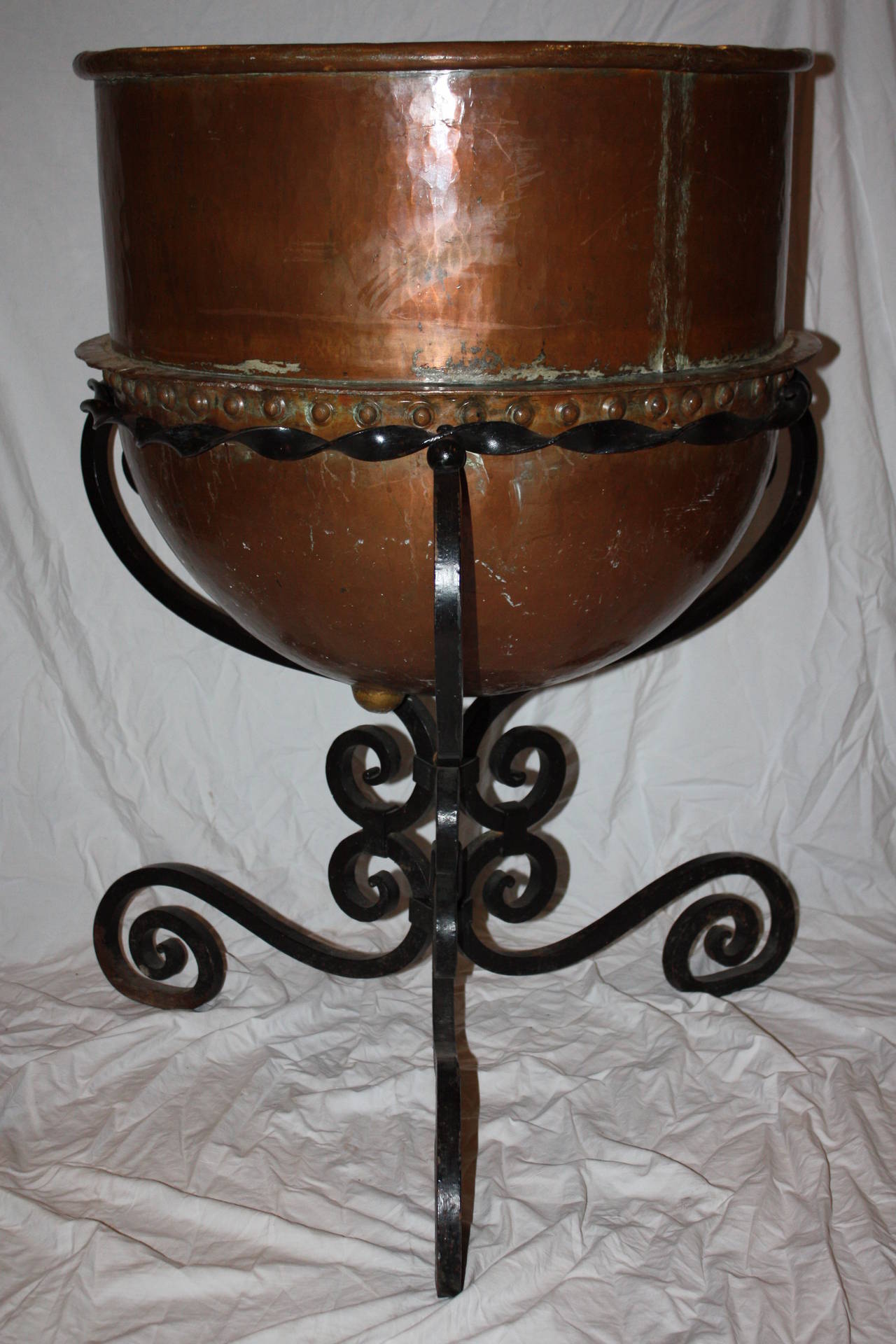 Copper Pot on Stand In Excellent Condition In Fairhope, AL