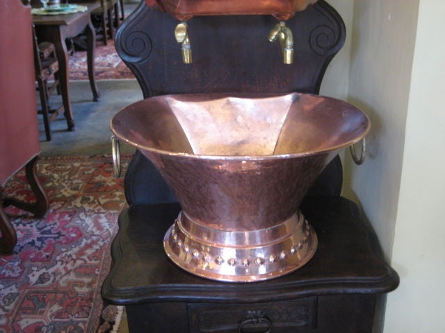 Lavabo on Stand 2