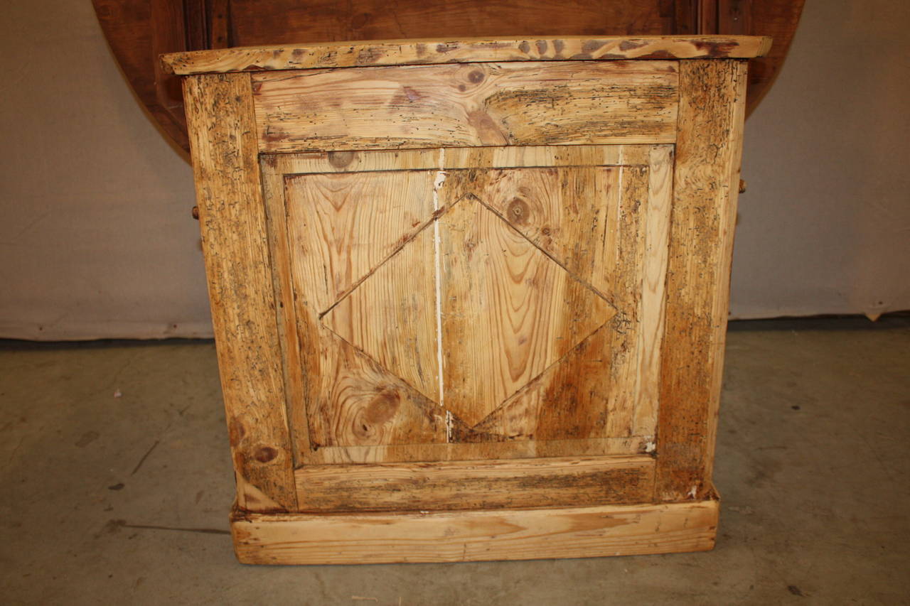 19th Century French Pine Wine Table In Excellent Condition In Fairhope, AL