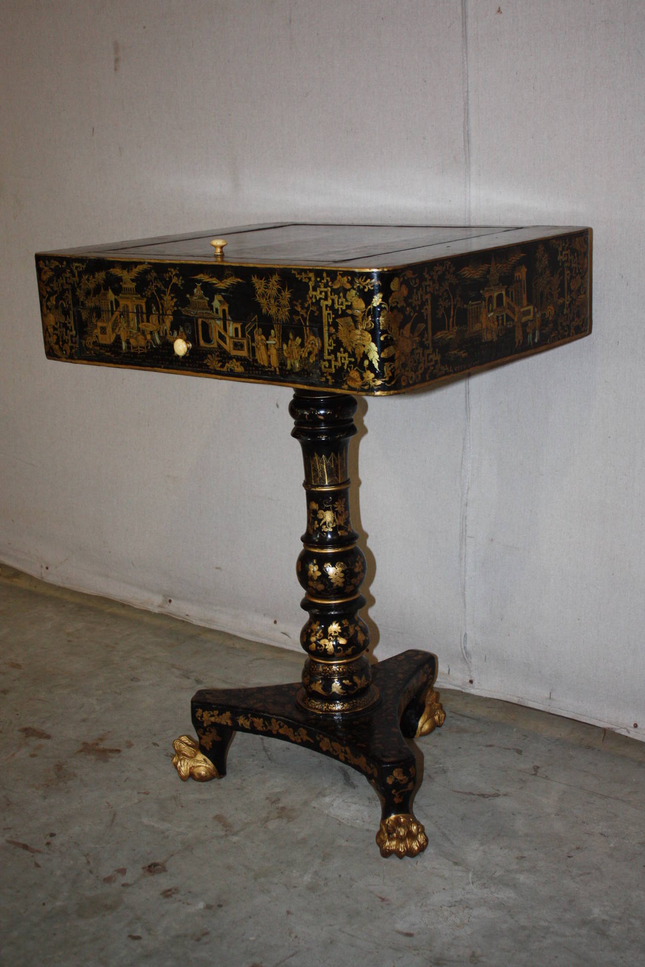 English 19th Century Chinoiserie Single Pedestal Game Table or Side Table