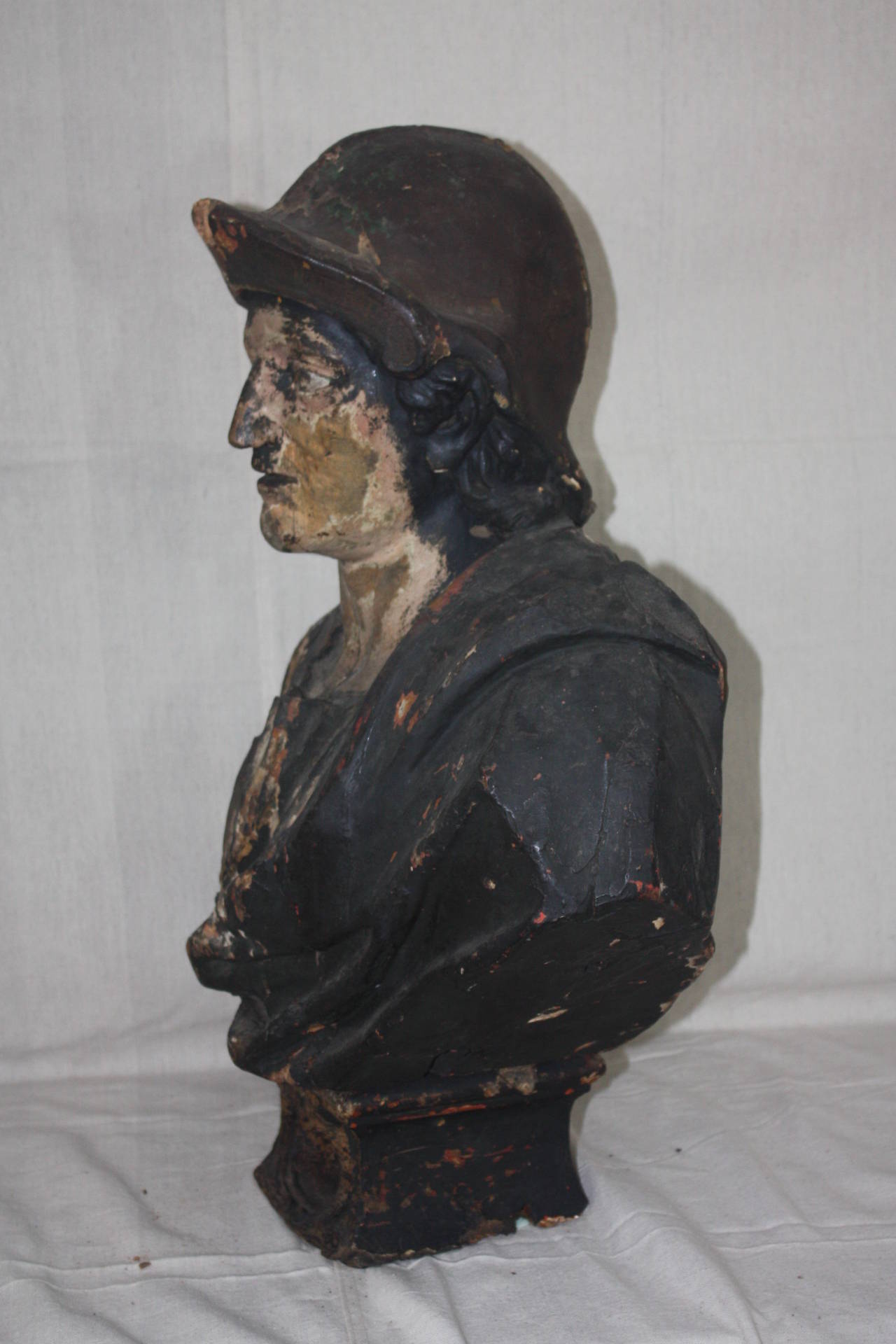17th Century Spanish Wood Carved Bust of a Conquistador In Good Condition In Fairhope, AL