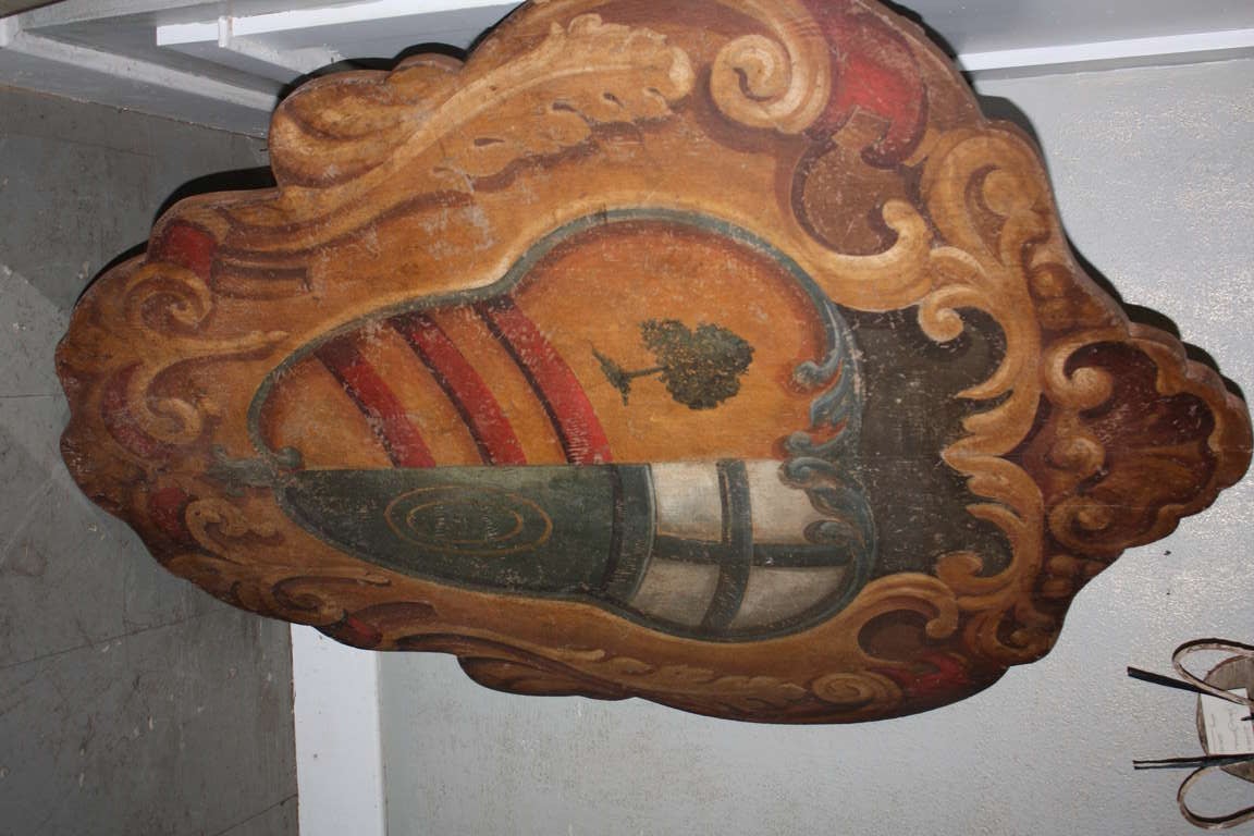 Italian Painted Crest from the Late 1800's In Excellent Condition In Fairhope, AL