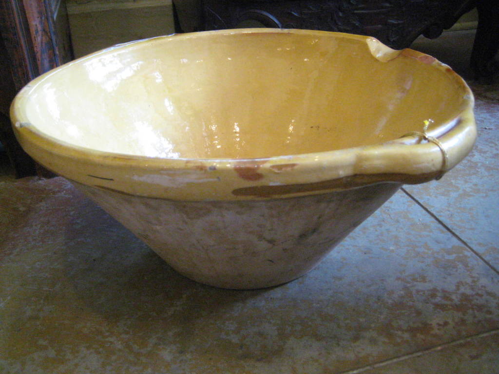 19th Century French Yellow Bowl For Sale 2