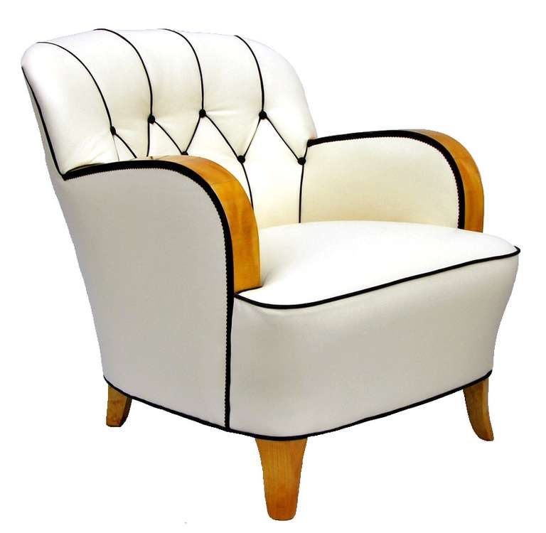 Curvacious backs with piping and buttons in contrasting black and comfortable sprung seats.