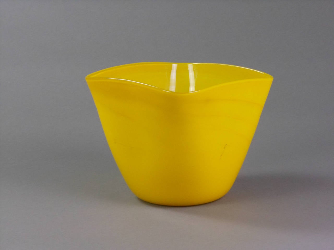 Murano Yellow Glass Vase with Gold Inclusions In Good Condition For Sale In New York, NY