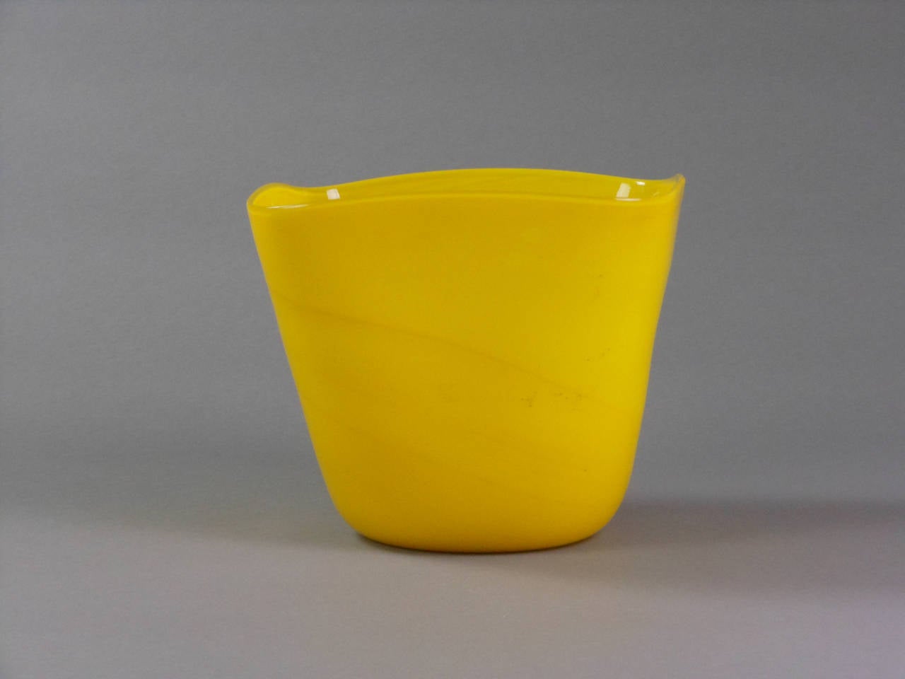 Murano Yellow Glass Vase with Gold Inclusions For Sale 1