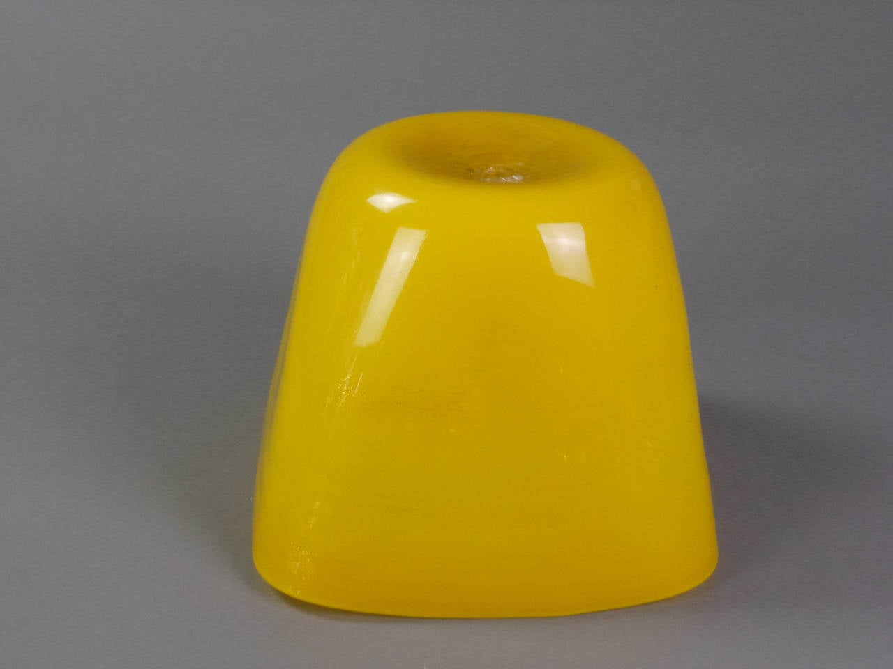 Murano Yellow Glass Vase with Gold Inclusions For Sale 2