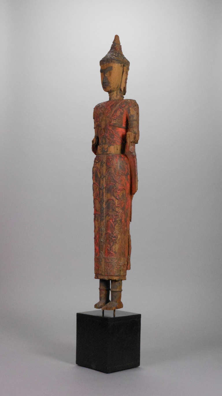 Thai Tall Wood Sculpture of a Buddha In Good Condition For Sale In New York, NY