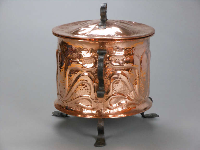 Art Nouveau Copper Pot In Good Condition For Sale In New York, NY