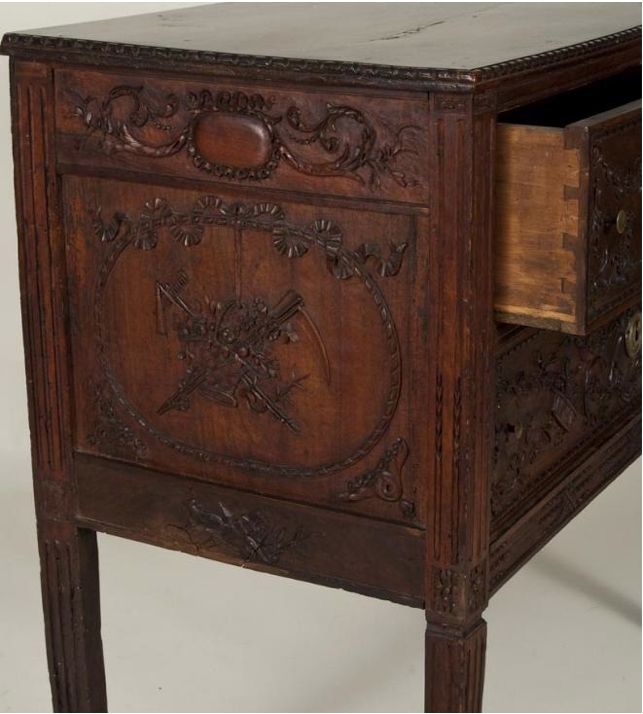Italian Neoclassical Mahogany Commode or Chest of Drawers For Sale 1