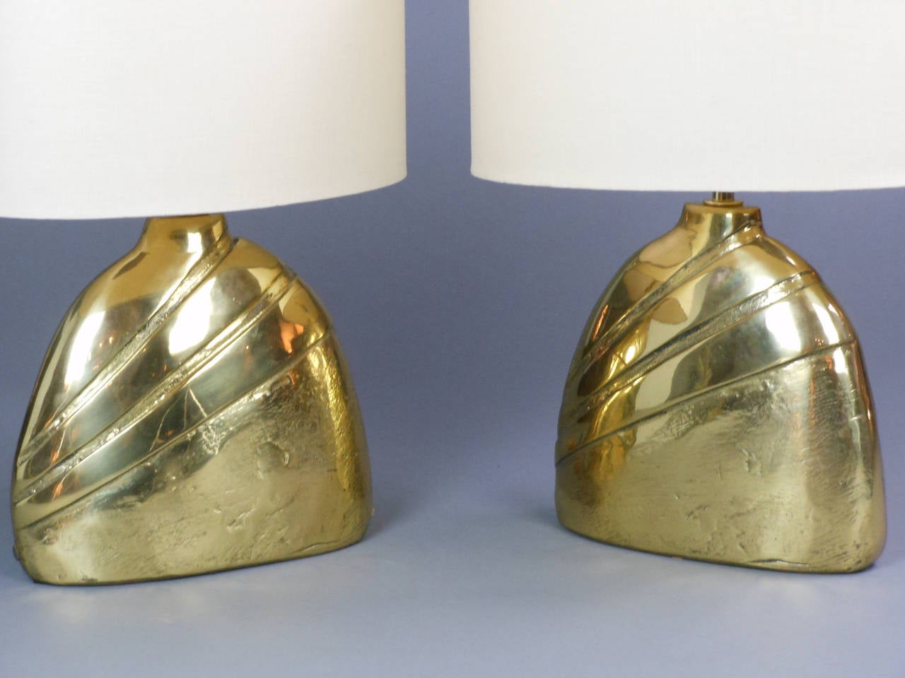 Italian Modern Pair of Cast Brass Lamps In Good Condition For Sale In New York, NY