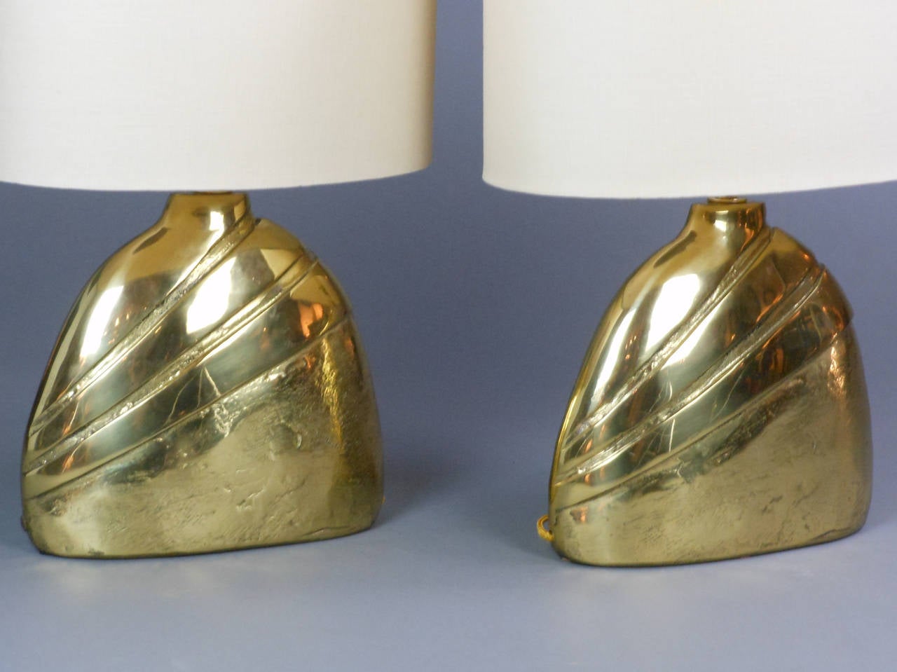 Mid-Century Modern Italian Modern Pair of Cast Brass Lamps For Sale