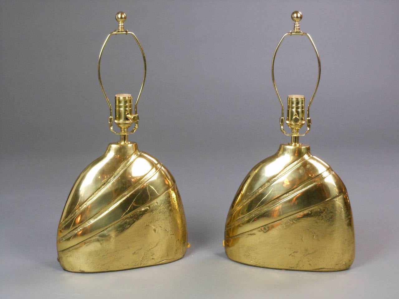 20th Century Italian Modern Pair of Cast Brass Lamps For Sale