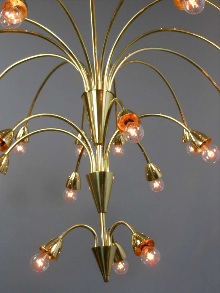Mid-Century Modern Brass Chandelier In Good Condition For Sale In New York, NY