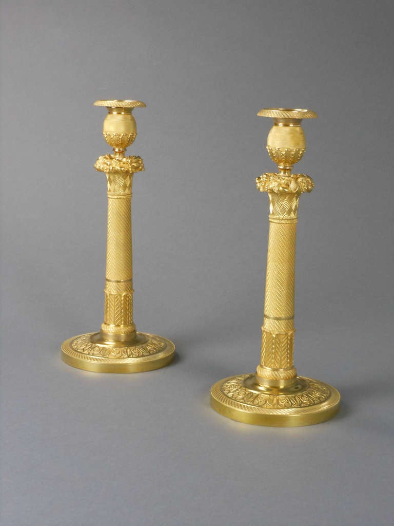 Neoclassical Pair of French Gilt Bronze Candlesticks In Good Condition For Sale In New York, NY