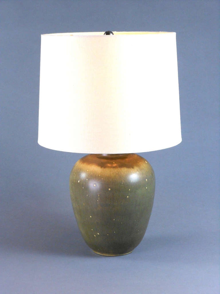 Scandinavian Modern Green Glazed Ceramic Lamp In Excellent Condition For Sale In New York, NY