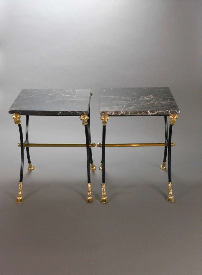 Pair of Italian Neoclassical Side Tables with Veined Black Marble Tops In Good Condition In New York, NY