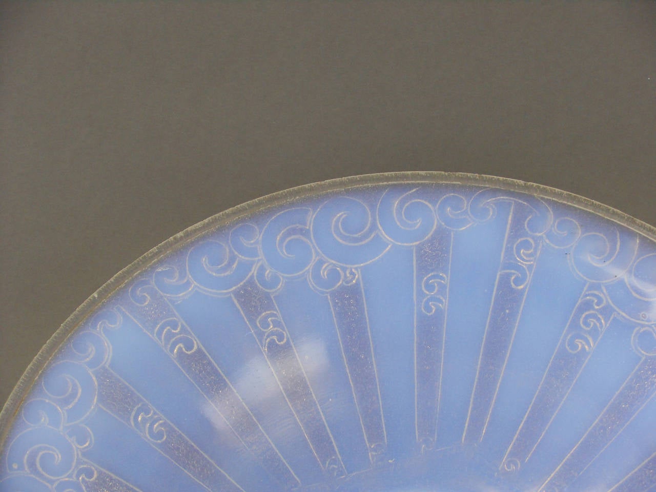 French Art Deco Opalescent Glass Bowl For Sale 4