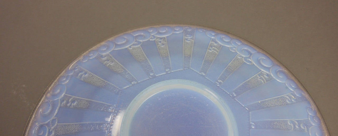French Art Deco Opalescent Glass Bowl For Sale 3