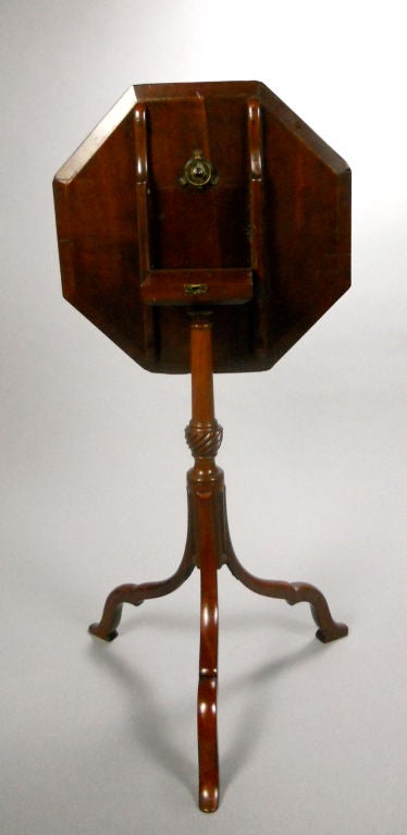 George III Tilt-Top Yew and Bloodwood Marquetry Tripod Table In Good Condition In New York, NY