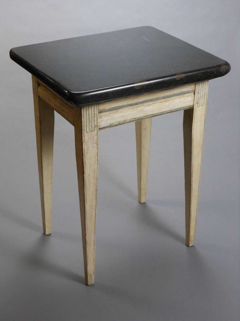 This square table has a rectangular fossilized Komsta marble top, a molded apron and square tapering legs. Komsta black limestone is found in the south of Sweden.

Works wonderfully as a side table, a display table or an entry hall table.