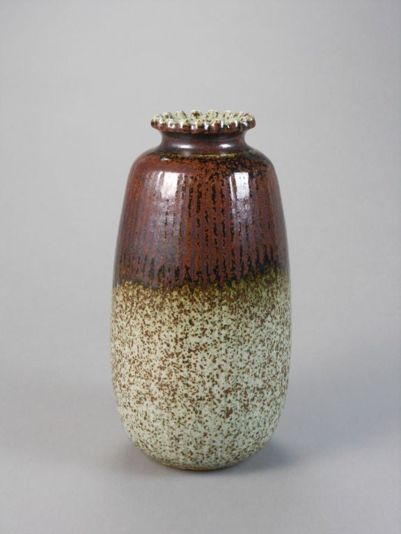 The finely fluted oval body has a scalloped edge rim. The sophisticated glaze is a combination of a speckled celadon base and a rich ochre overglaze. Marked on the underside: LINDOE STUDIO

Luke Orton Lindoe (1913 - 2000) is recognized as a pioneer