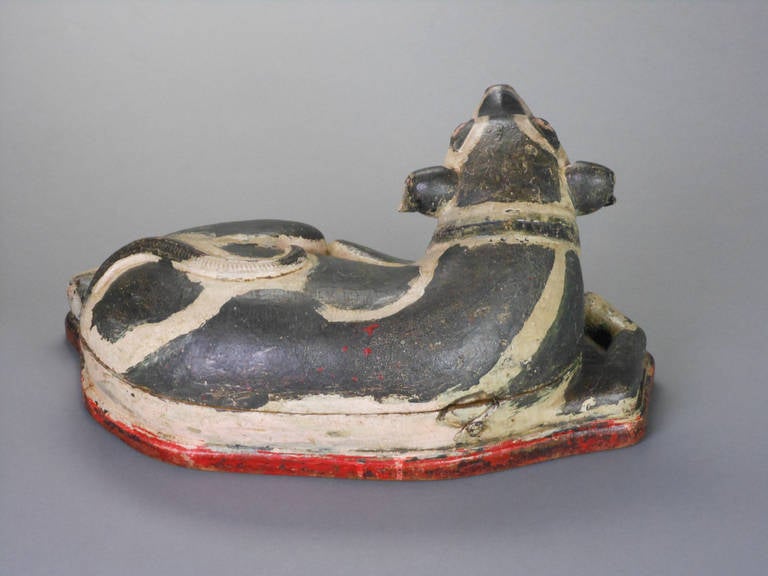 Indonesian Large Betel Nut Box in the Form of a Dog In Good Condition For Sale In New York, NY