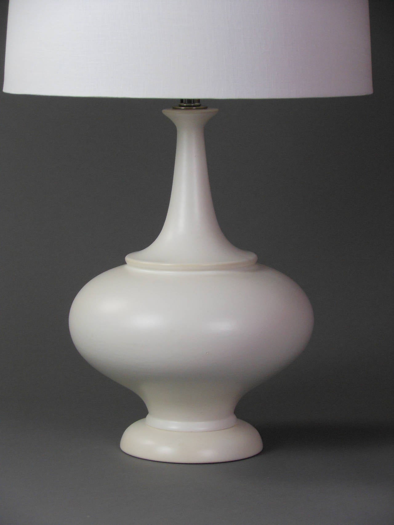 Pair of Midcentury Large White Ceramic Lamps For Sale 1