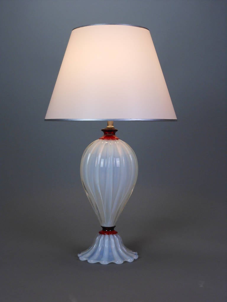 Mid-Century Modern Pair of Murano Mid-Century White and Red Glass Lamps For Sale