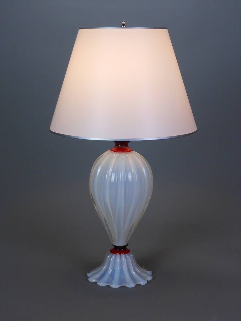 Italian Pair of Murano Mid-Century White and Red Glass Lamps For Sale