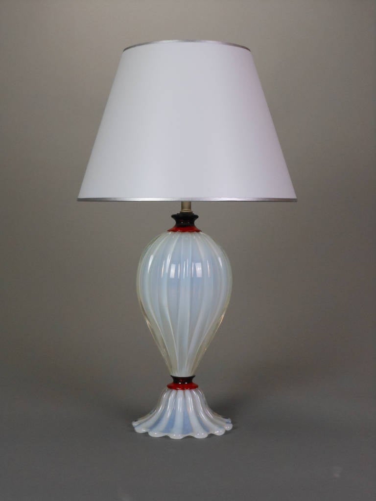 20th Century Pair of Murano Mid-Century White and Red Glass Lamps For Sale