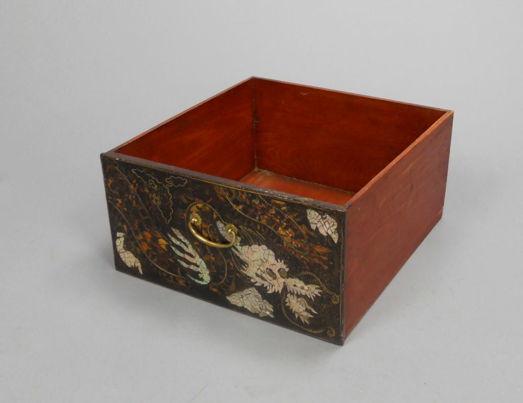 A Korean Mother-of-Pearl and Tortoiseshell Inlaid Lacquer Chest 3