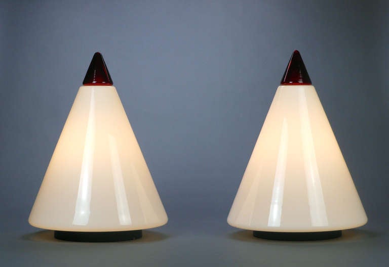 Late 20th Century Italian 1970s Red and White Glass Cone Lamps by Giusto Toso for Leucos For Sale