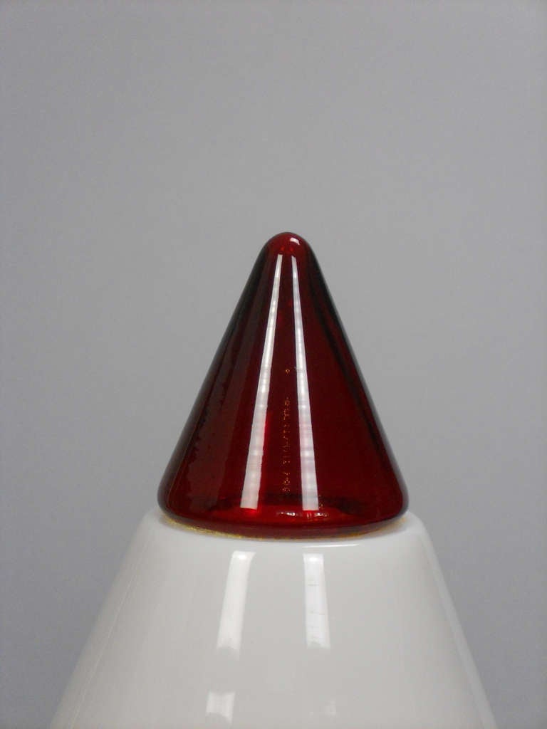Italian 1970s Red and White Glass Cone Lamps by Giusto Toso for Leucos For Sale 3